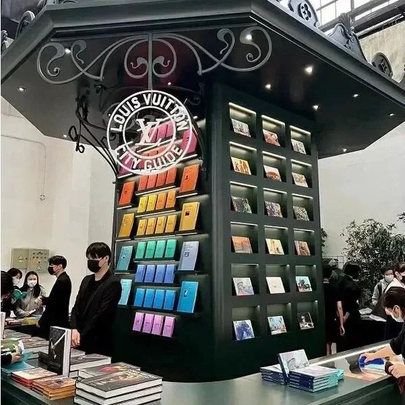 Louis Vuitton Tote Bag Red RARE Shanghai City Book Store Pop Up - Picture 10 of 11